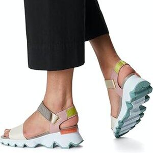 Sorel Women's Kinetic Sandals Sz 8.5 chalk and eraser pink